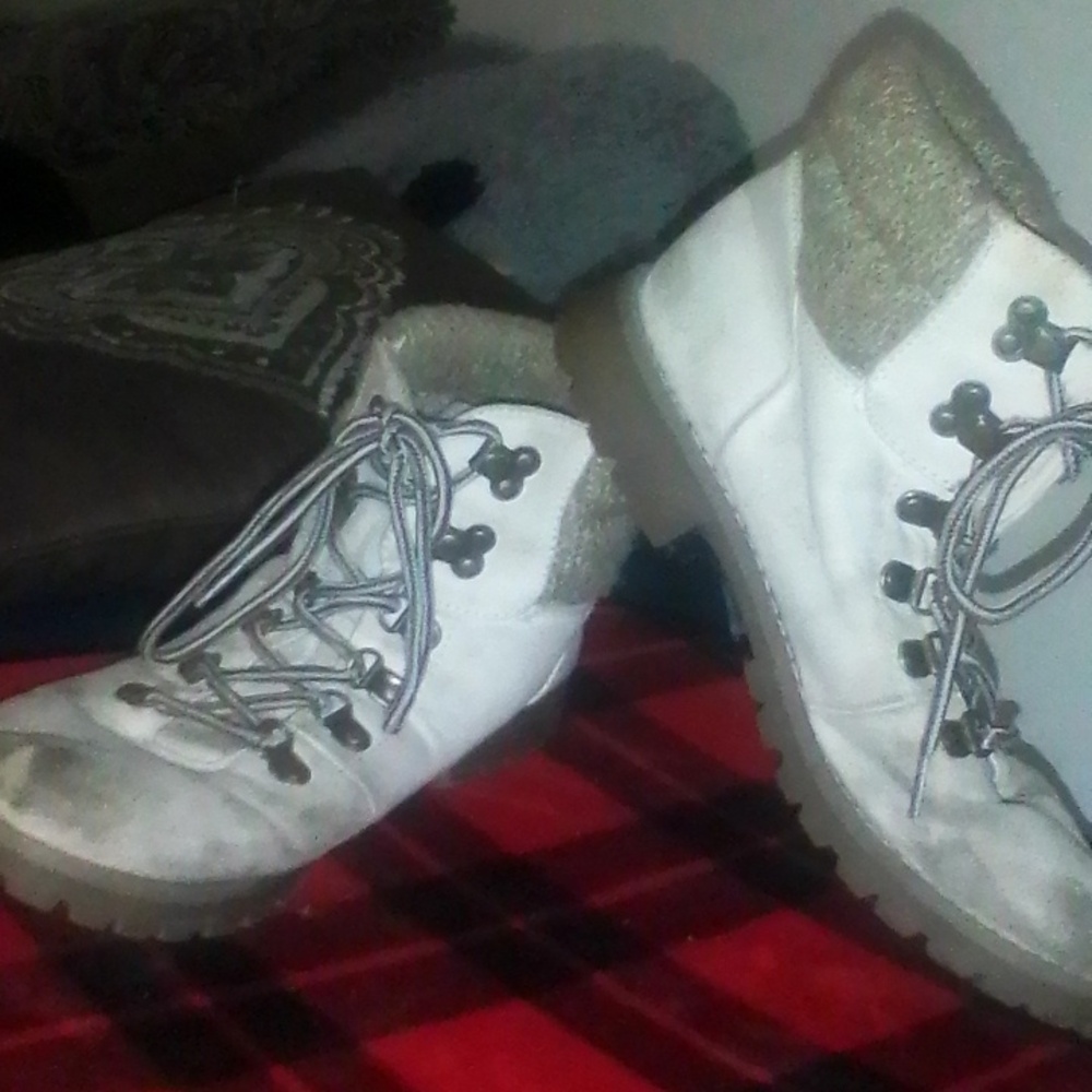 Cliffs by WHITE MOUNTAIN White and Brown Ankle Boots
